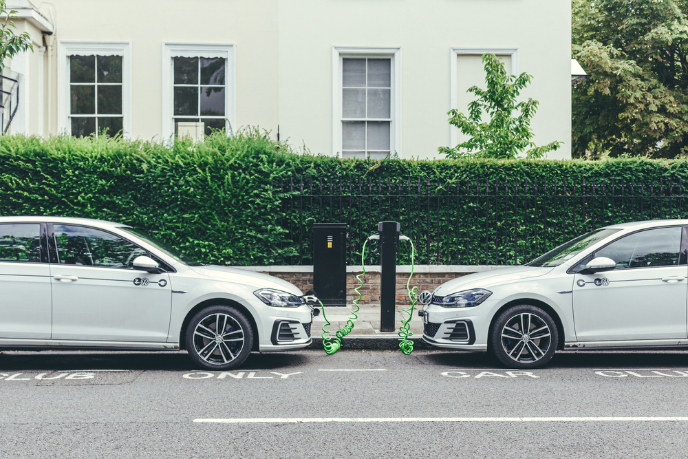 electric-cars-charging-roadside